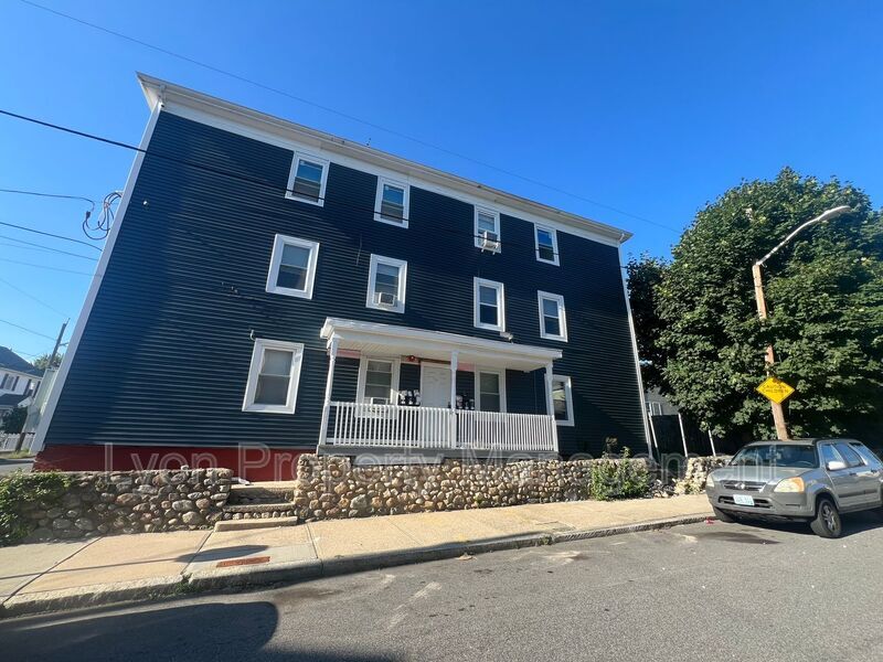 Primary Photo - 111 Yale Ave