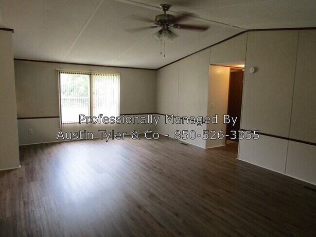 Building Photo - 2960 Hillcrest St