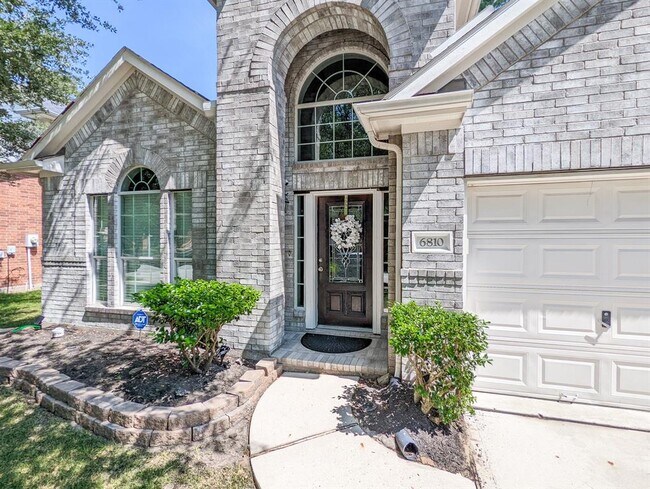 Foto del edificio - 6810 Summer Bridge Ln