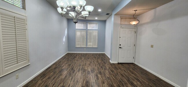 Foto del edificio - 4 Bedroom Home in Elk Grove