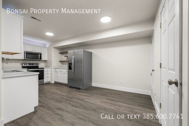 Building Photo - 8096 N Ridge Loop E
