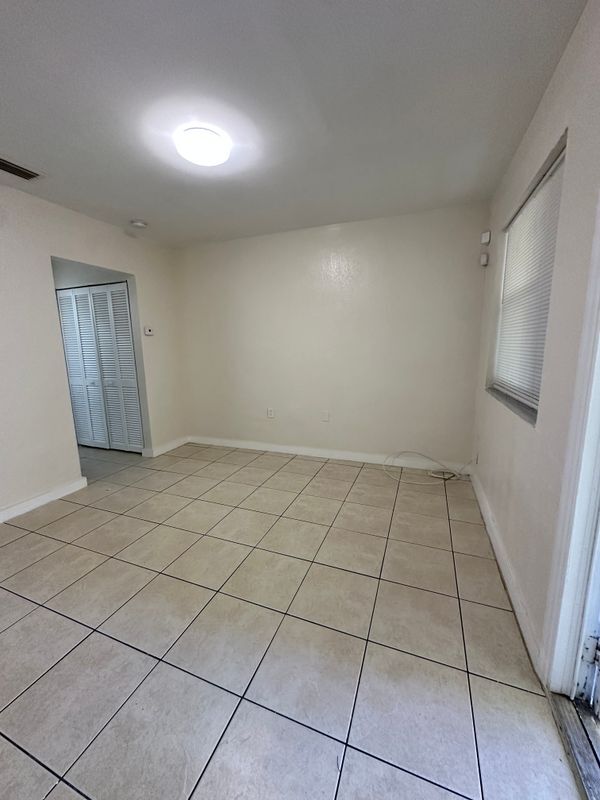 Foto del edificio - 609 NW 7th Ave