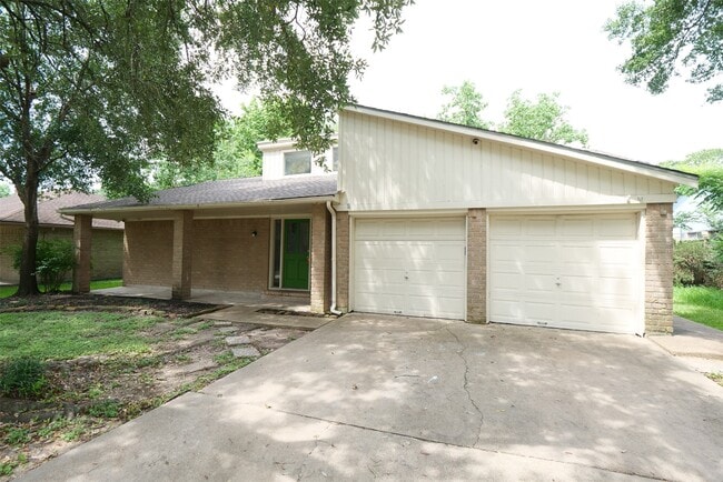 Foto del edificio - 15654 Boulder Oaks Dr