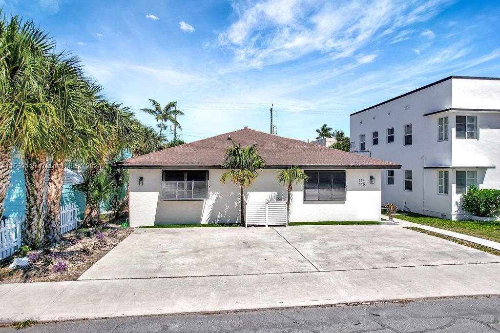 Foto principal - 114 S Lakeside Dr