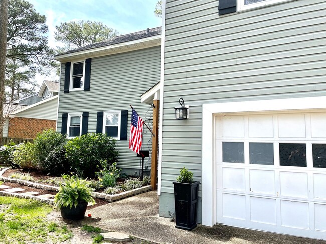 Foto del edificio - Spacious 6 bedroom home in Virginia Beach