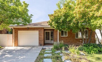 Building Photo - 418-420 E 12th Ave