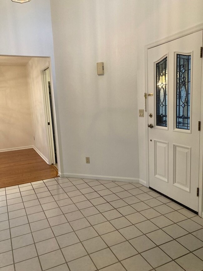 Building Photo - Northeast Townhouse