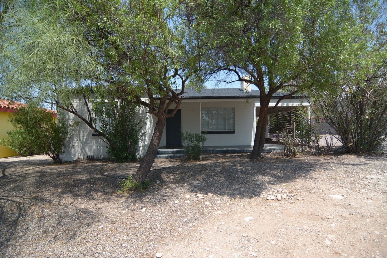 Primary Photo - Charming 2 Bedroom 1 Bath Home! Central Tu...