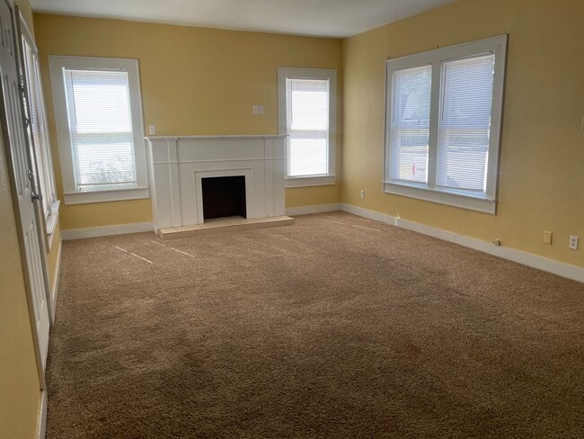 Building Photo - Two Bedroom Two Bathroom Home w/ a BONUS Room