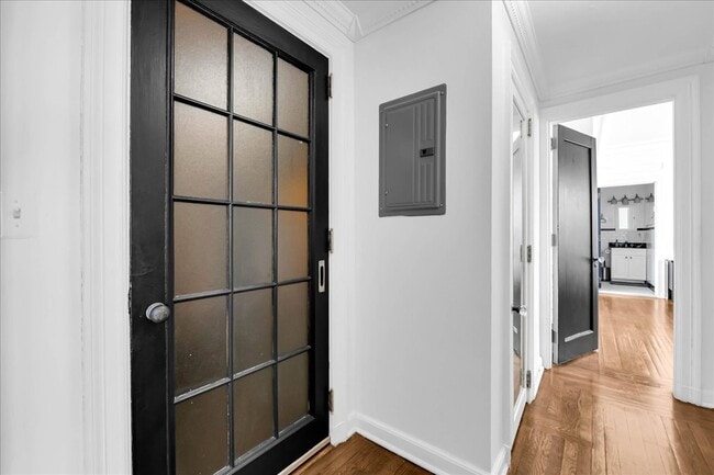 Building Photo - 2900 E Jefferson Ave