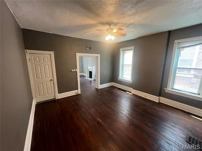 Building Photo - 3137 Chippewa St