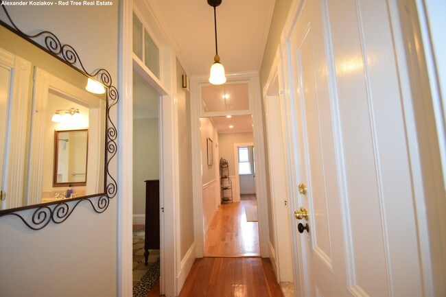 Building Photo - 62 Chestnut St