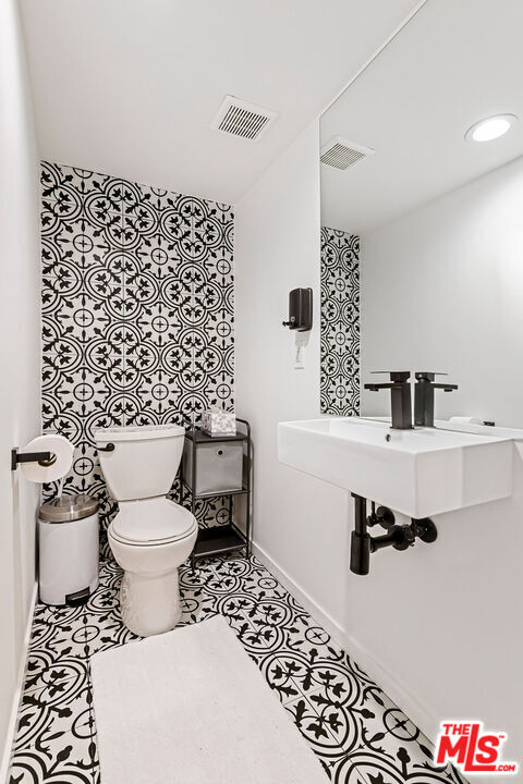 Foto del edificio - 717 Huntley Dr