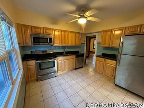 Building Photo - 48 Oak St