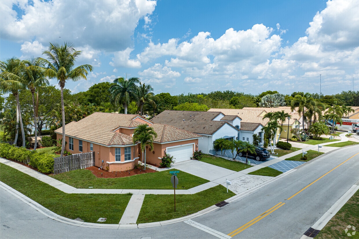 Verona Lakes Apartments in Boynton Beach, FL