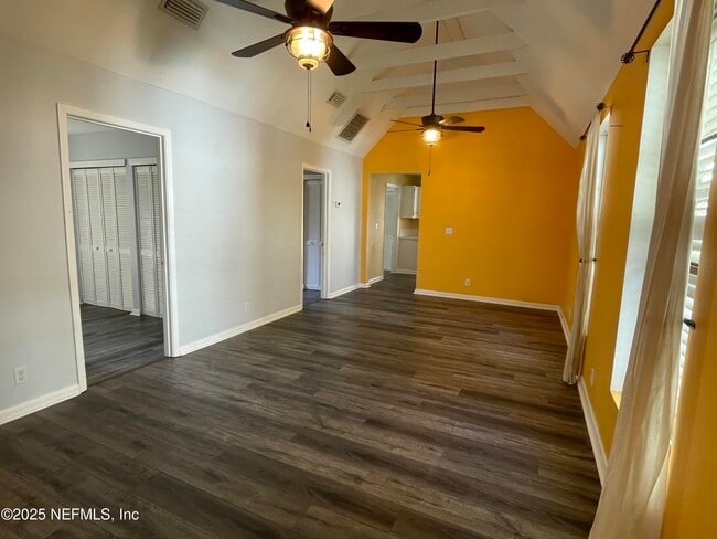 Building Photo - 164 Gault St