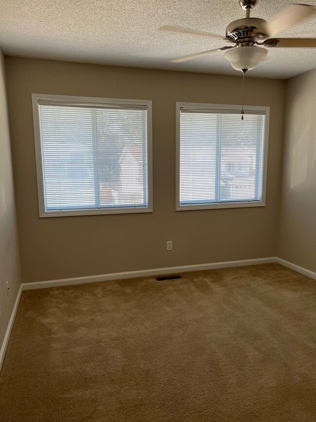 Building Photo - 320 Candlebrook Dr