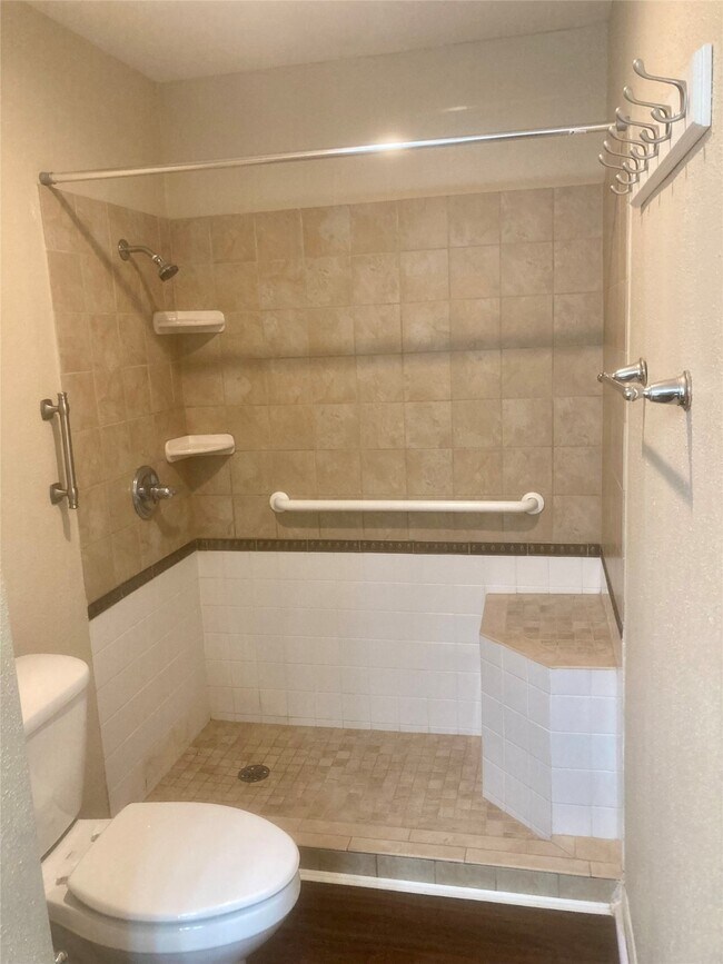 Foto del edificio - 6924 Lasker Dr