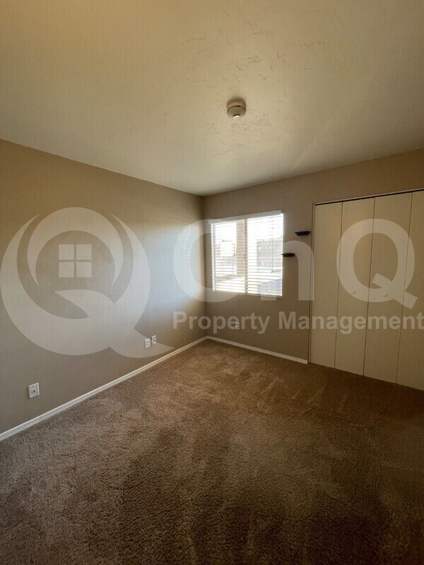 Building Photo - 1810 E Blacklidge Dr