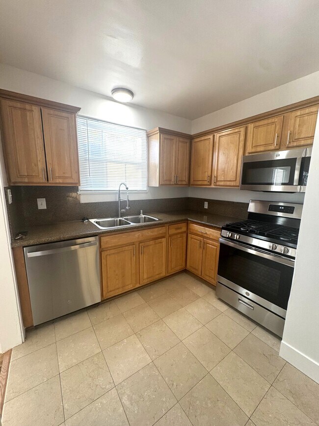 Cocina - 614 Acanto St