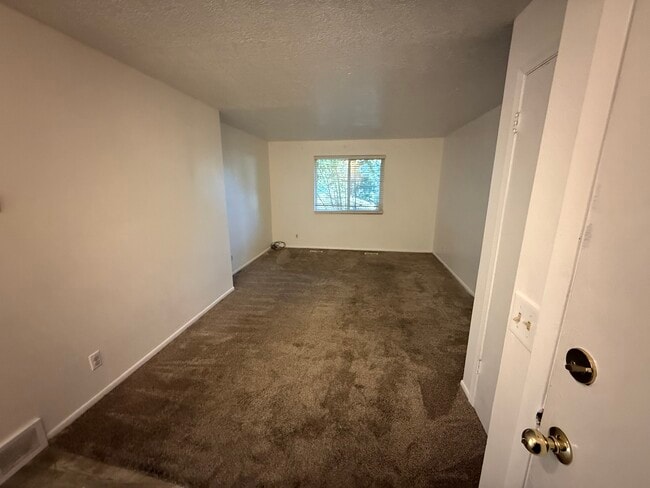 Building Photo - 231 S 400 W