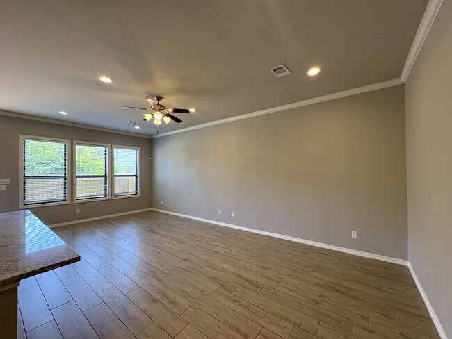 Foto del edificio - 4011 Oaklawn St