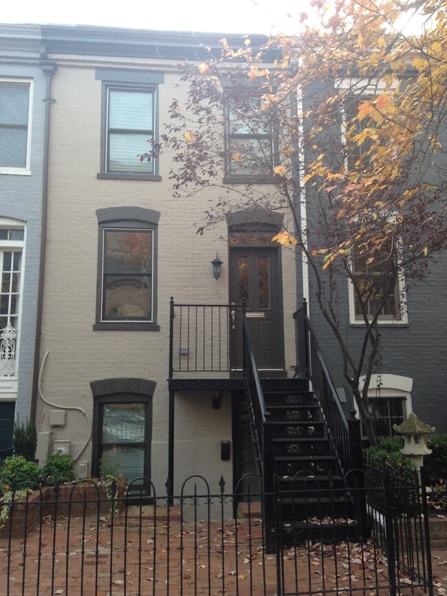 Exterior of Unit - 211 C St NE