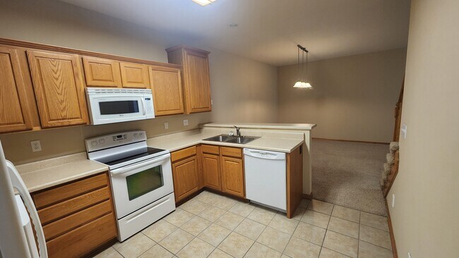 Building Photo - 1208 SE Birch Ln