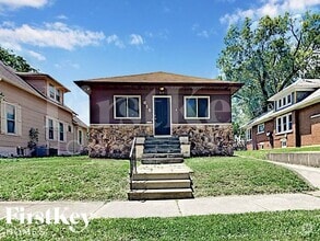 Building Photo - 615 Clement St