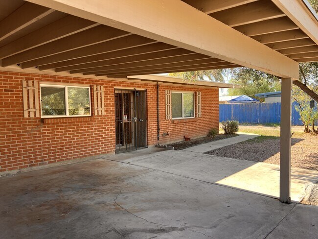 Building Photo - 2818 N Eastgate Dr