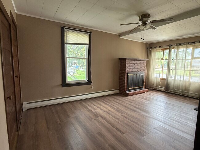 Living Room pic 2 - 629 Herman Ave