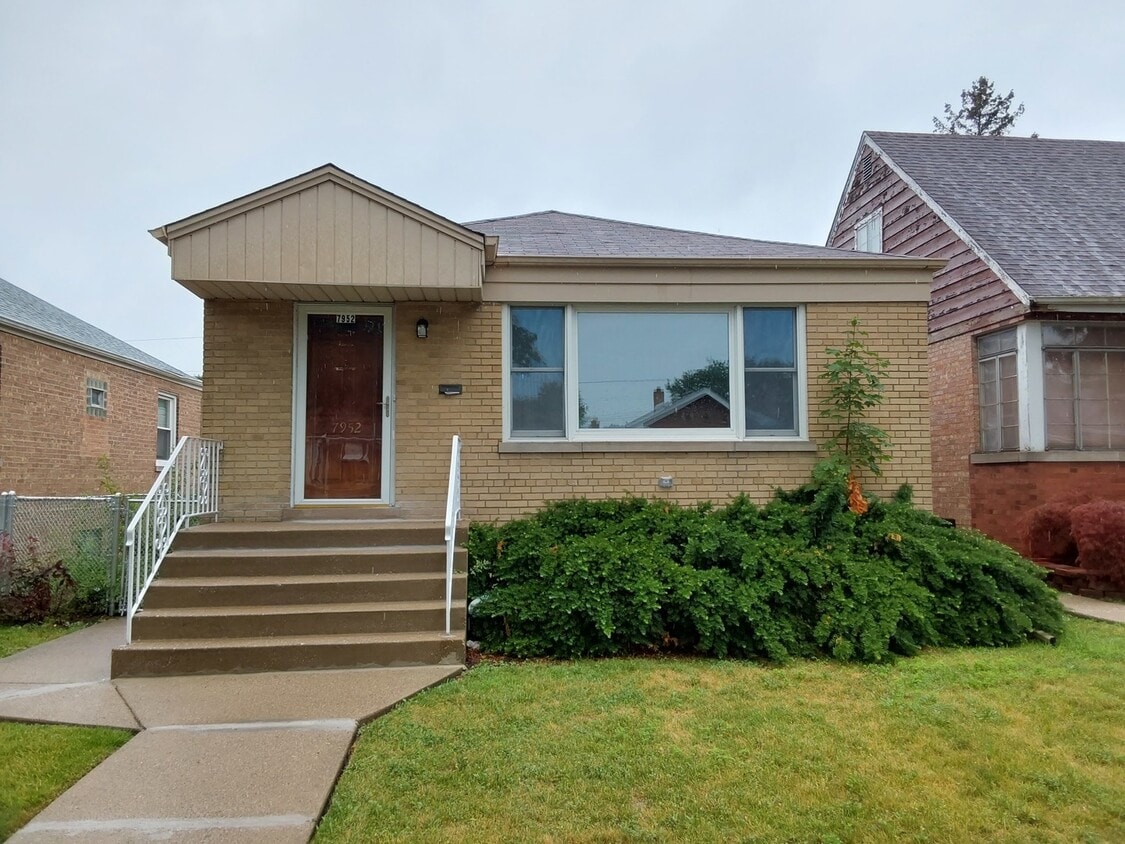 7952 S Trumbull Ave, Chicago, IL 60652 House Rental in Chicago, IL