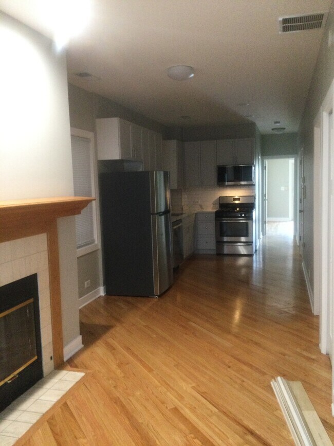 kitchen - 1714 N Ashland Ave