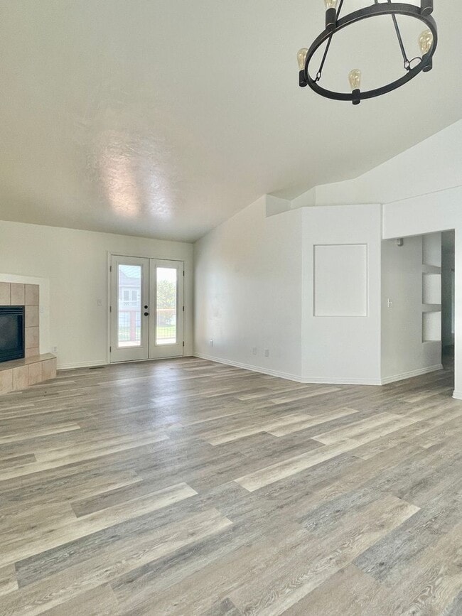 Building Photo - Beautifully Updated 3-Bedroom Home in Roy,...