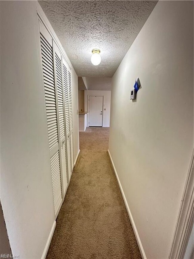 Building Photo - 2 Bedroom 1 Bath Condo