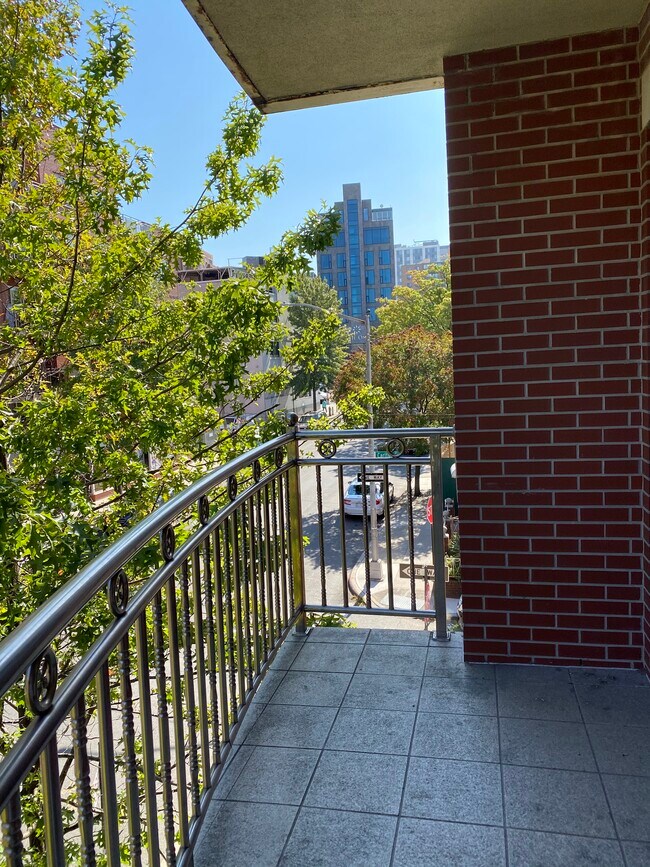 view from balcony - 3506 Leavitt St