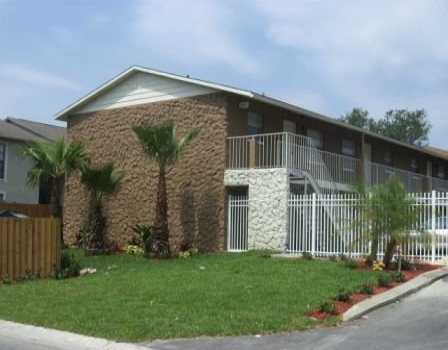 Pebblewood Apartments - The Flats on 52nd