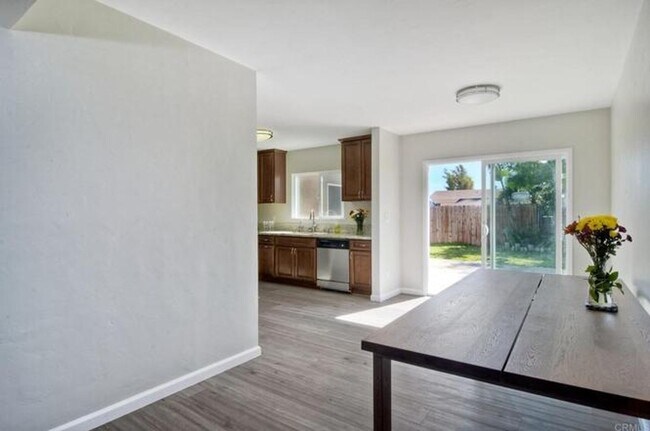 Foto del edificio - Spacious 5-Bedroom Home on Quiet Cul-de-Sa...