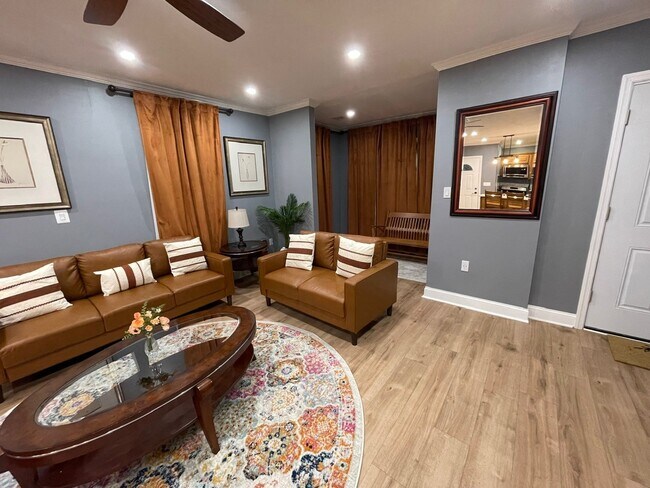 Building Photo - 10 Brunswick Ave