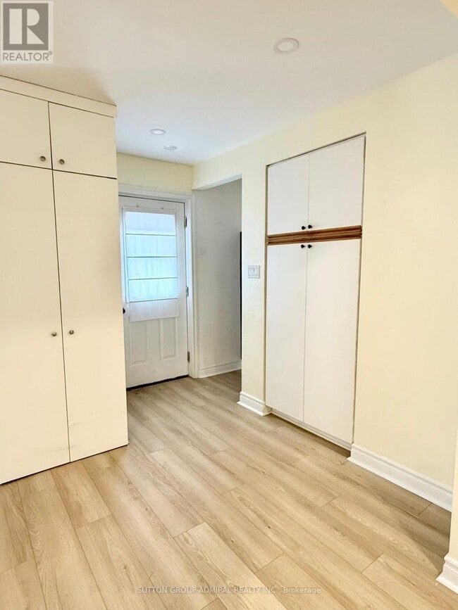 Building Photo - 61 Parkside Dr