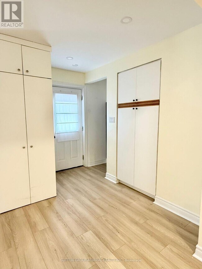 Photo du bâtiment - 61 Parkside Dr