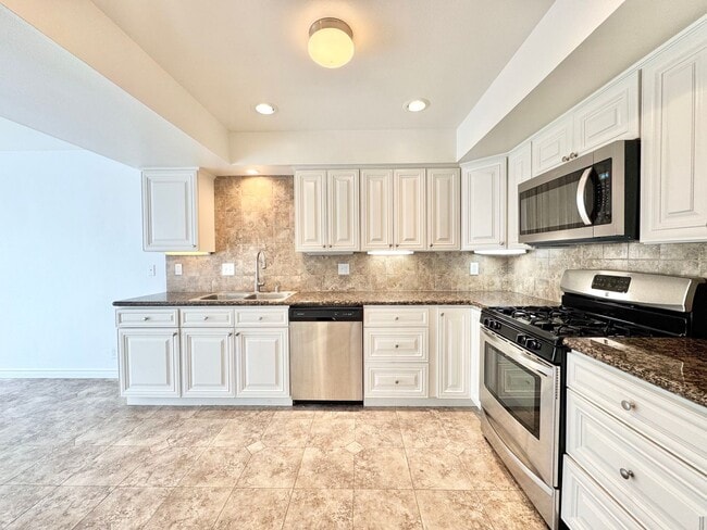 Building Photo - Beautiful 4Bd/2.5Ba Available In Irvine!