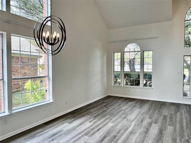 Building Photo - 16909 Dorman Dr