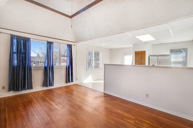Building Photo - 3529 Vernon Dr