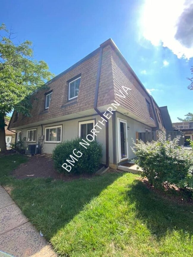 Building Photo - 3866 Manzanita Pl