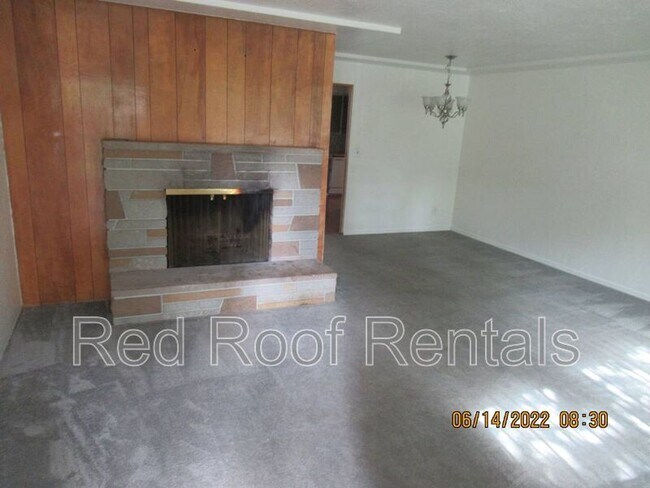Foto del edificio - 2230 Mountain View Ave W