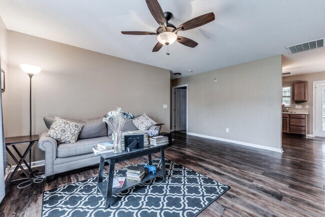 Building Photo - 1663 Maple View Way