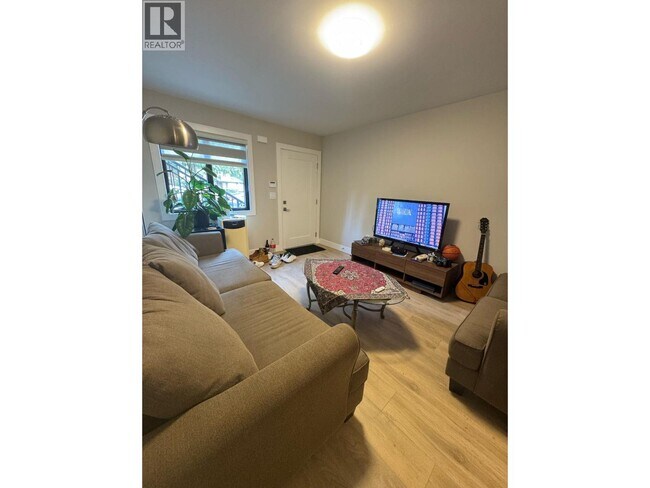 Photo du bâtiment - 2240 Brookmount Ave