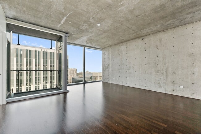Building Photo - 600 N Fairbanks Ct