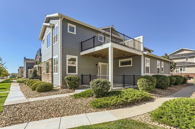 Building Photo - Gorgeous West Longmont Townhome!